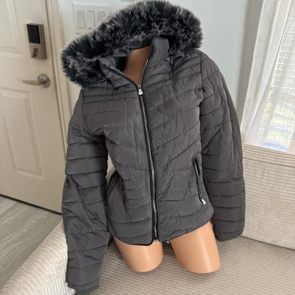 NWOT snobbish collection dark Grey puffer jacket with fur hood